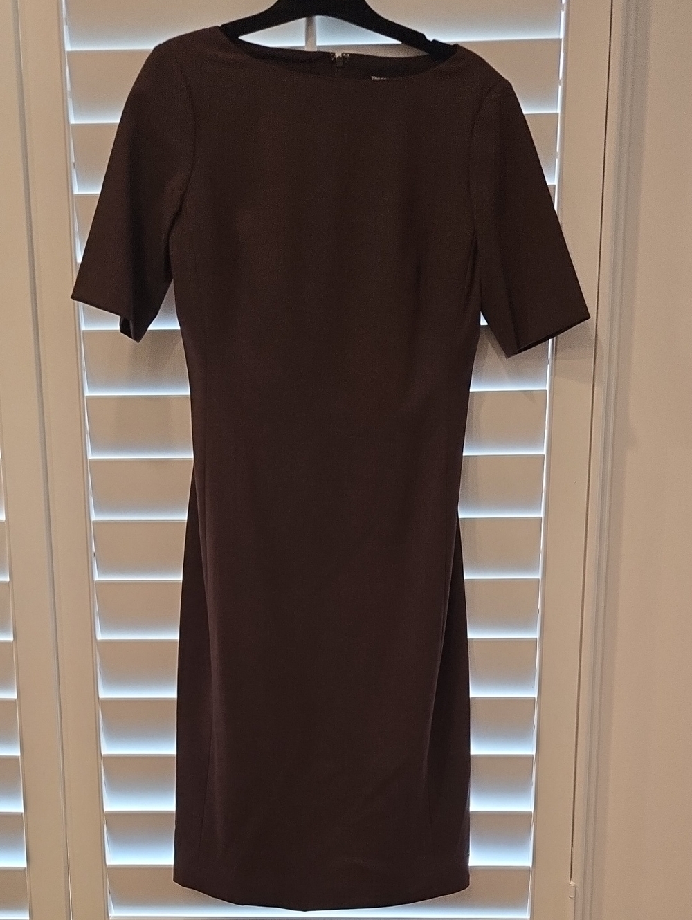 THEORY Classic Chocolate Broeb Short-Sleeve Sheath Dress